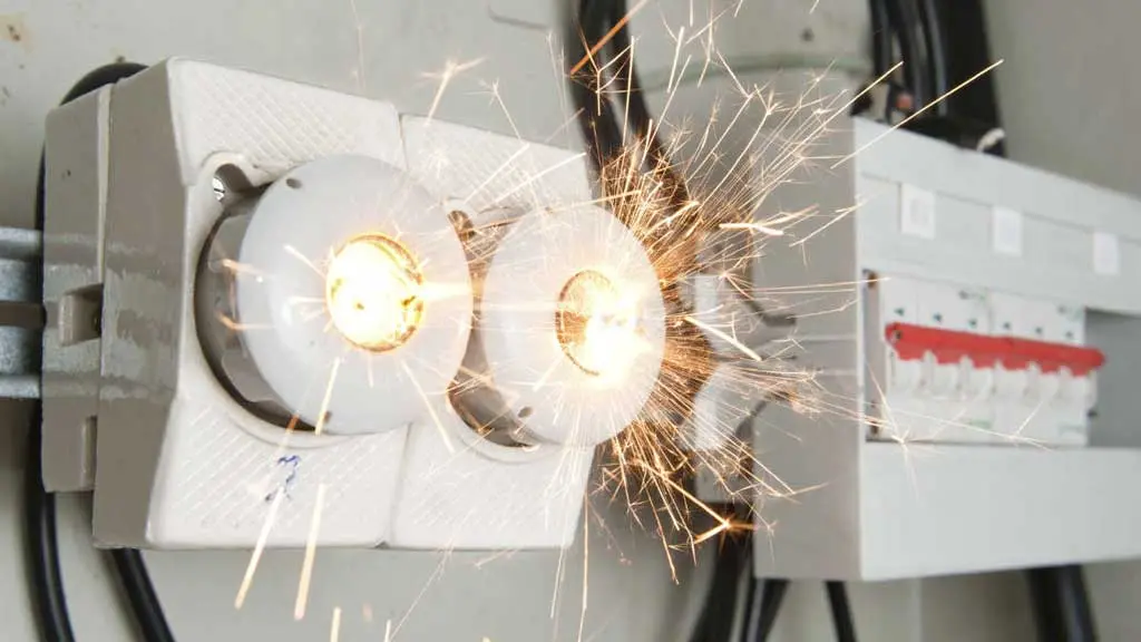 Atención en apagones, cortos, sobrecargas y fallas en Hermosillo